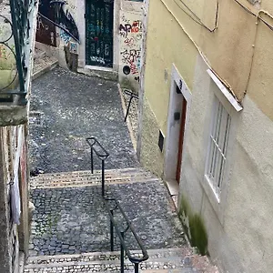 cosy-mouraria-apartment.hotels-lisbon-portugal.com/